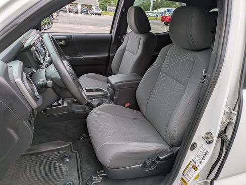 Used 2017 Toyota Tacoma 4x4 Double Cab image 7