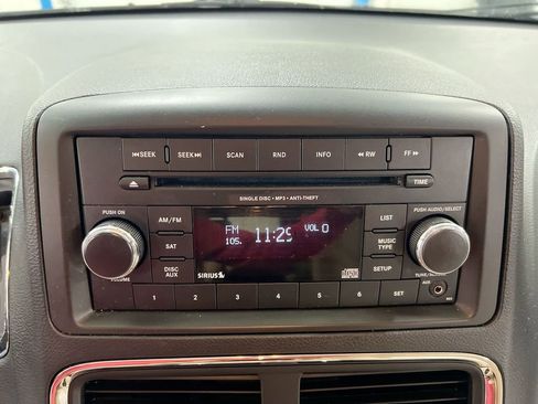 Used 2016 Dodge Grand Caravan SXT FWD image 14