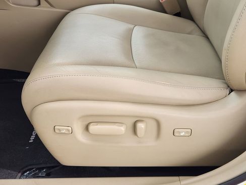 Used 2013 Toyota Highlander Limited image 24