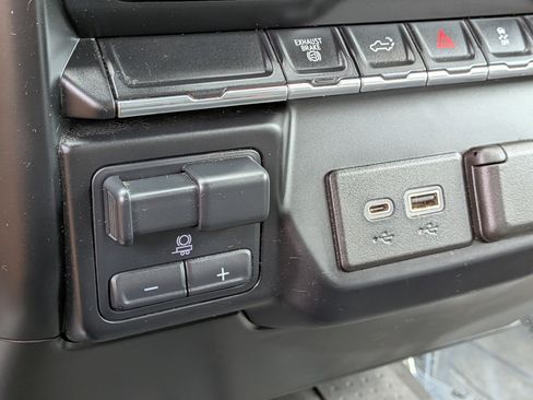 Used 2021 Chevrolet Silverado 2500 LT w/ Fleet Comfort Package image 27