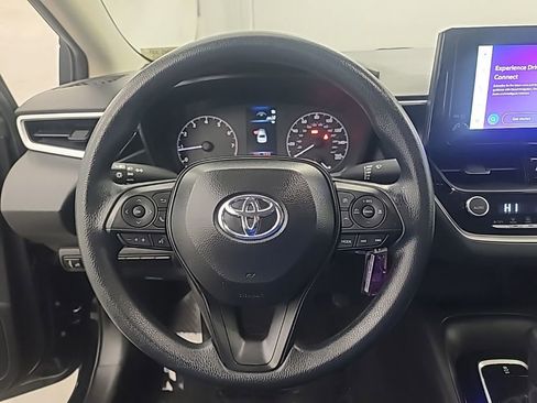Used 2025 Toyota Corolla LE image 31