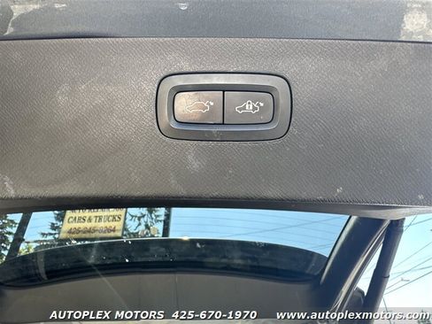 Used 2016 Volvo XC90 T6 Momentum w/ Momentum Plus Package image 14