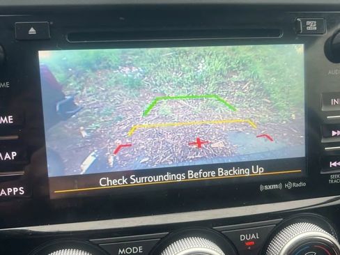 Used 2017 Subaru Forester 2.5i Touring AWD/4WD image 29