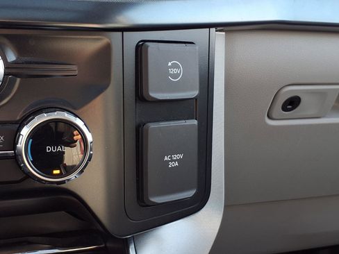 Used 2022 Ford F150 Limited image 13