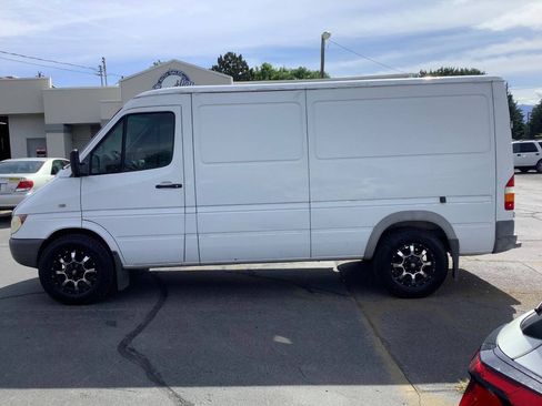 Used 2003 Dodge Sprinter 2500 RWD image 19