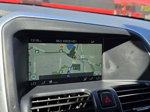 Used 2015 Volvo XC60 T5 Premier w/ Proximity Package image 38