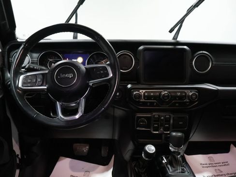 Used 2022 Jeep Wrangler Unlimited Sahara w/ Cold Weather Group image 16