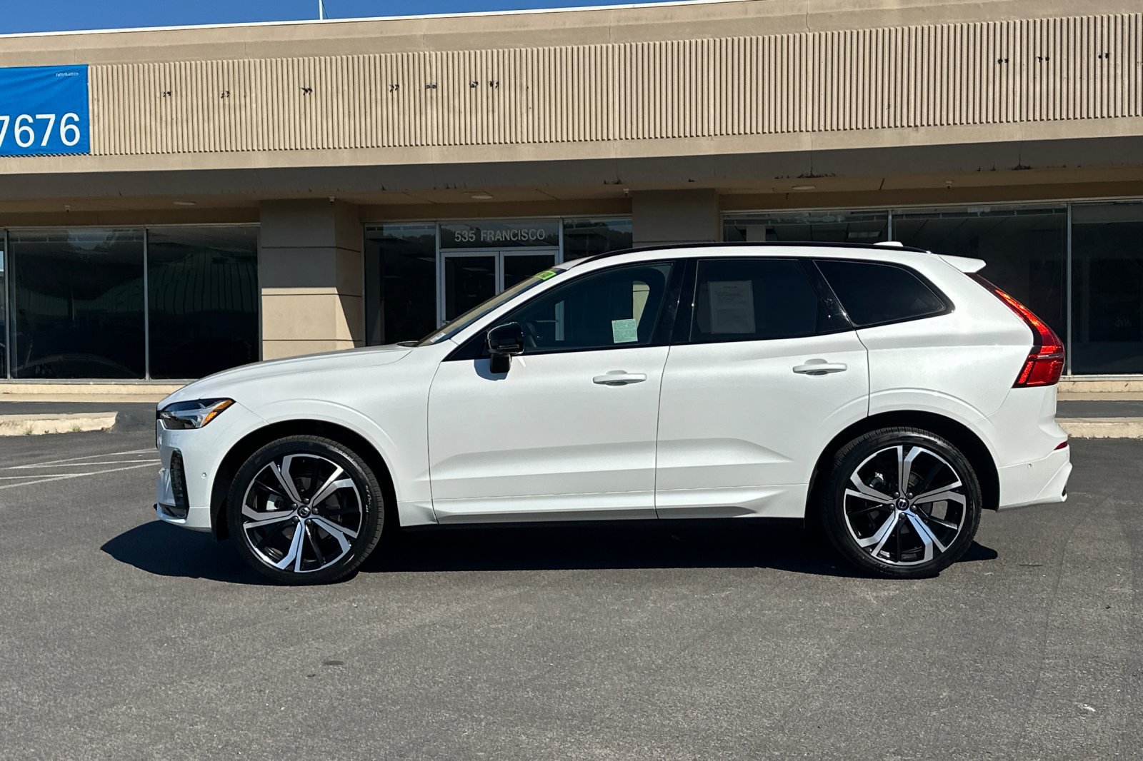 Certified 2024 Volvo XC60 B5 Ultimate w/ Protection Package Premier AWD/4WD image 6