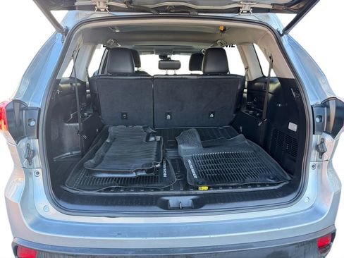 Used 2019 Toyota Highlander XLE image 27
