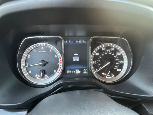 Used 2019 Nissan Titan SV w/ SV Convenience Package AWD/4WD image 29