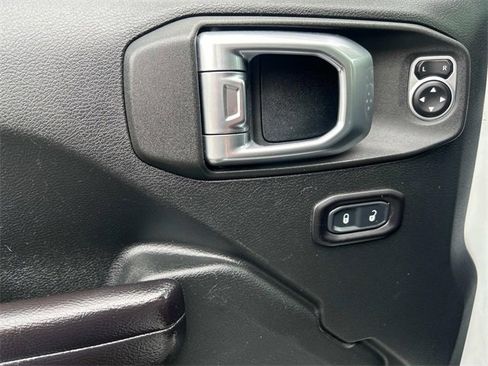 Used 2018 Jeep Wrangler Unlimited Rubicon image 10