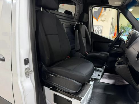 Used 2020 Mercedes-Benz Sprinter 2500 image 32