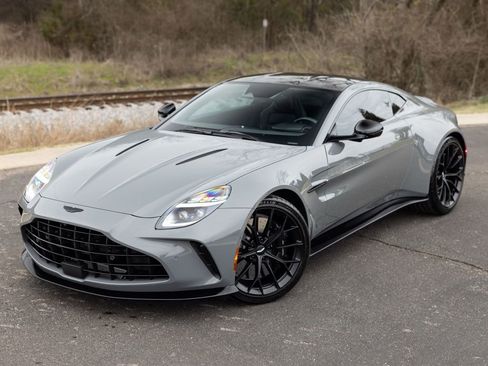 Used 2025 Aston Martin V8 Vantage Coupe image 4