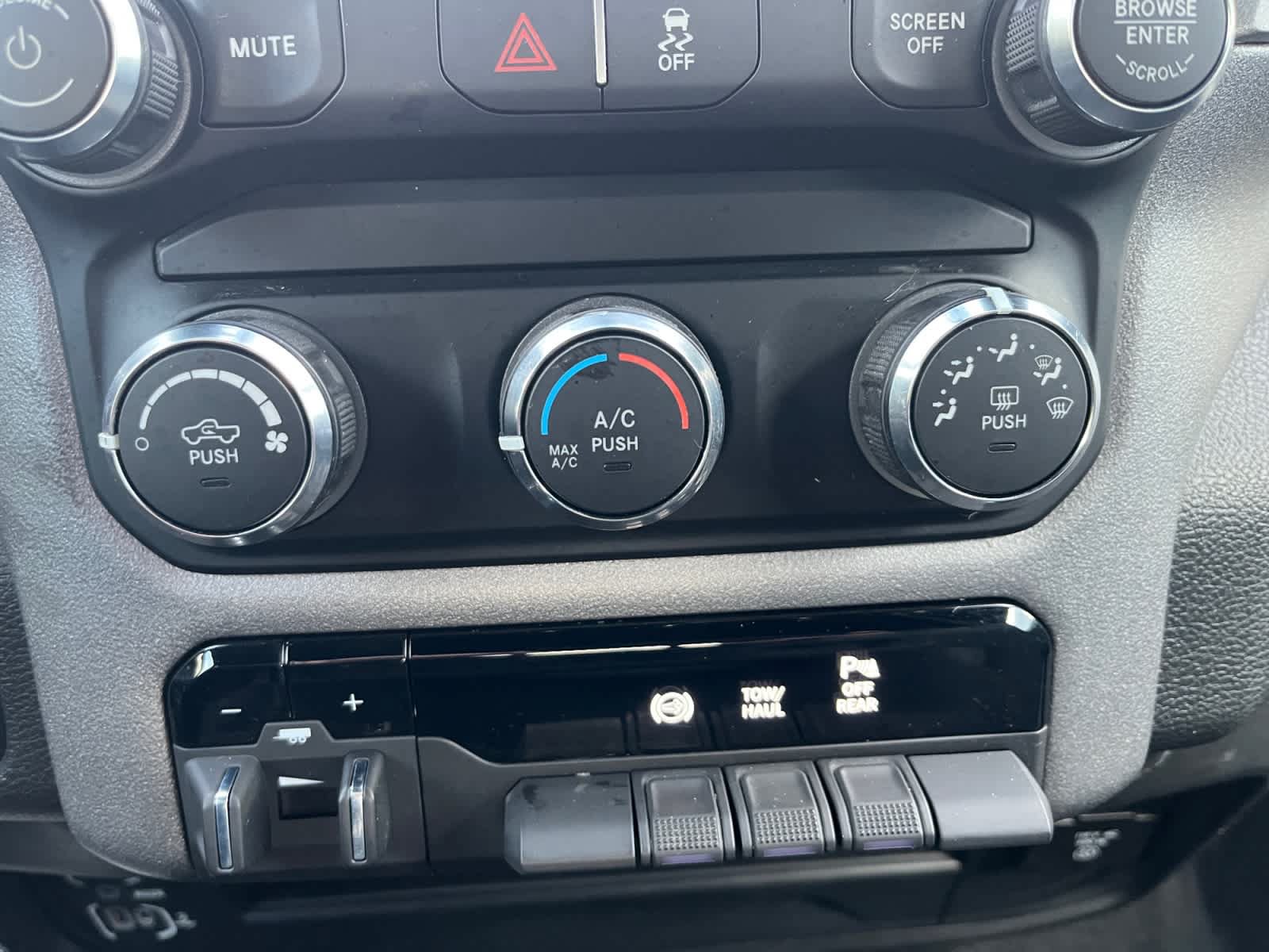 Used 2024 RAM 3500 Tradesman w/ Chrome Appearance Group AWD/4WD image 16