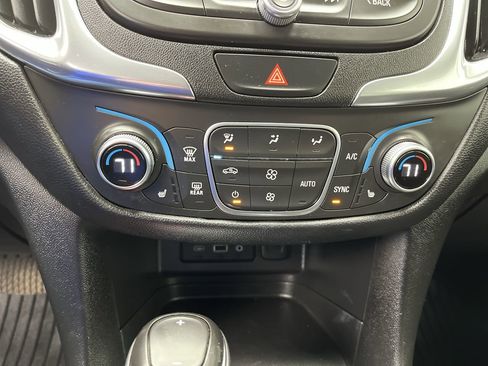 Used 2019 Chevrolet Equinox LT FWD image 21
