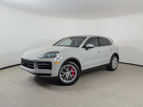 Certified 2024 Porsche Cayenne S AWD/4WD image 1
