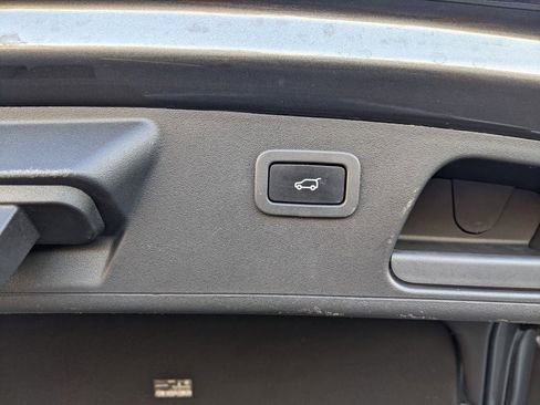 Used 2019 Jaguar E-PACE S image 7