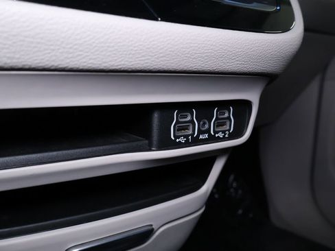 Used 2023 Chrysler Pacifica Touring-L image 35