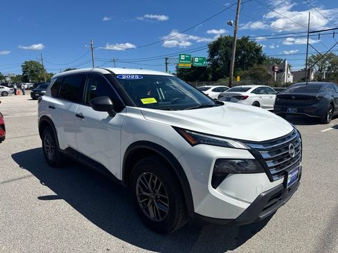 Used 2025 Nissan Rogue S AWD/4WD image 3