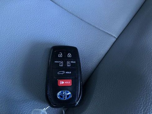 Certified 2024 Toyota Sienna XLE image 33