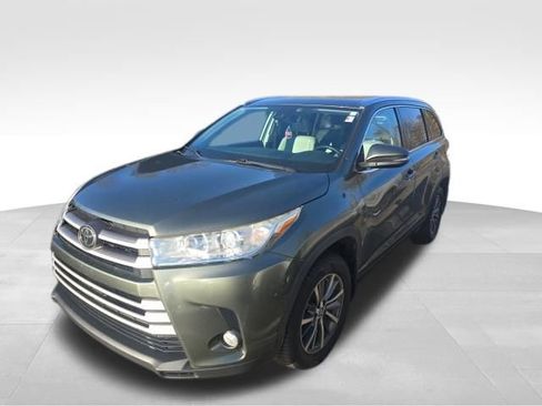 Used 2019 Toyota Highlander XLE image 2