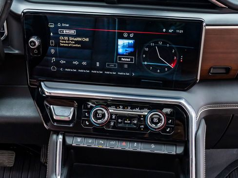 Used 2025 GMC Sierra 2500 Denali Ultimate image 24