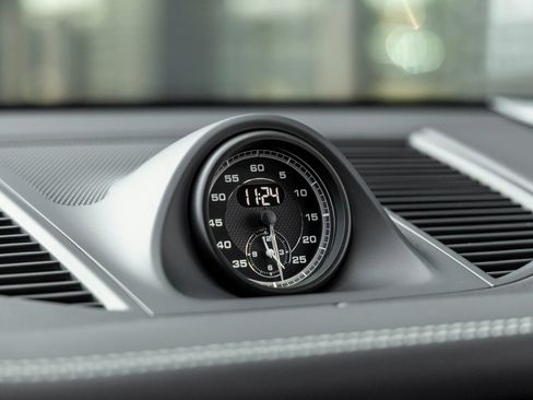 Certified 2026 Porsche Macan Turbo AWD/4WD image 31