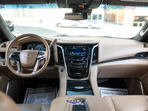 Used 2019 Cadillac Escalade ESV Platinum AWD/4WD image 14