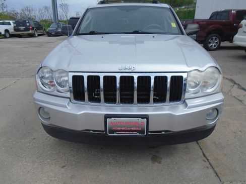 Used 2005 Jeep Grand Cherokee Limited AWD/4WD image 7