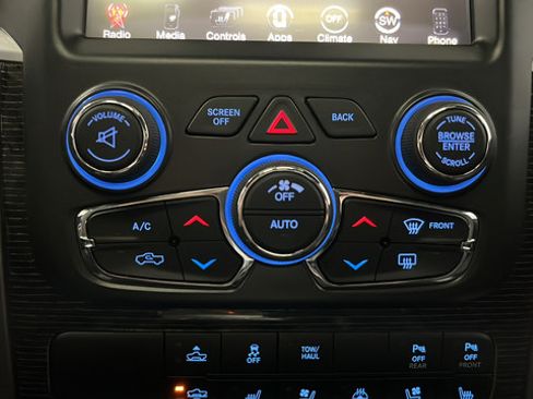 Used 2015 RAM 1500 Limited AWD/4WD image 19
