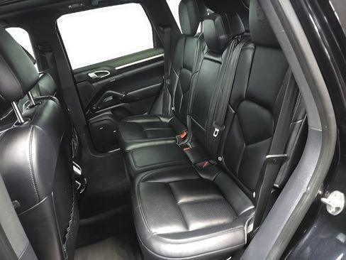 Used 2017 Porsche Cayenne Platinum Edition AWD/4WD image 34