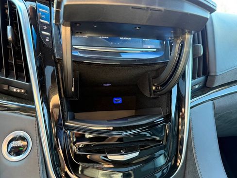 Used 2019 Cadillac Escalade Platinum AWD/4WD image 20