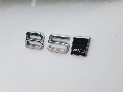 Certified 2025 Volvo XC90 B5 Plus AWD/4WD image 8