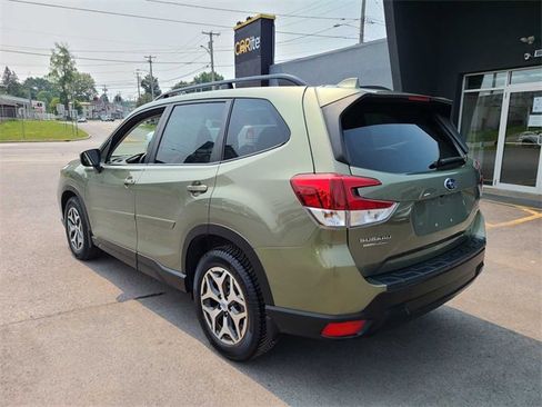 Used 2021 Subaru Forester Premium image 9