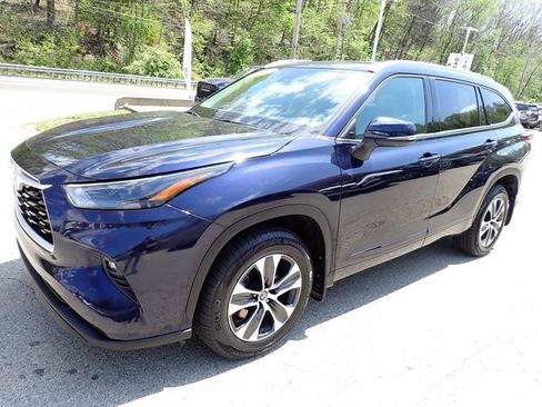 Used 2022 Toyota Highlander XLE AWD/4WD image 10