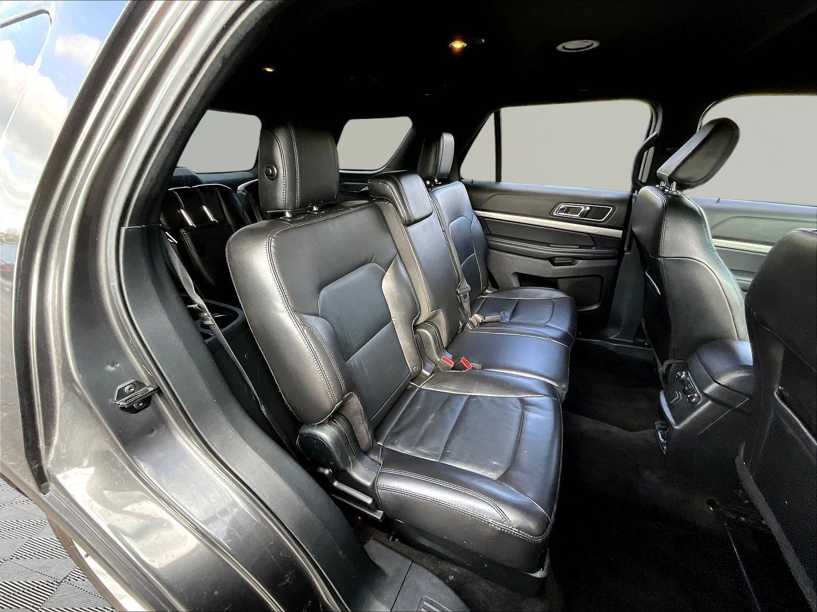 Used 2018 Ford Explorer XLT w/ Equipment Group 202A FWD image 25