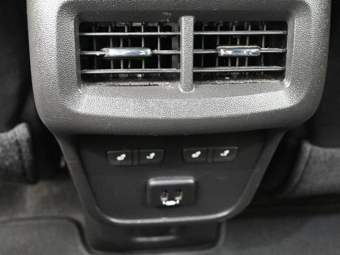 Used 2024 Chevrolet Equinox Premier AWD/4WD image 19