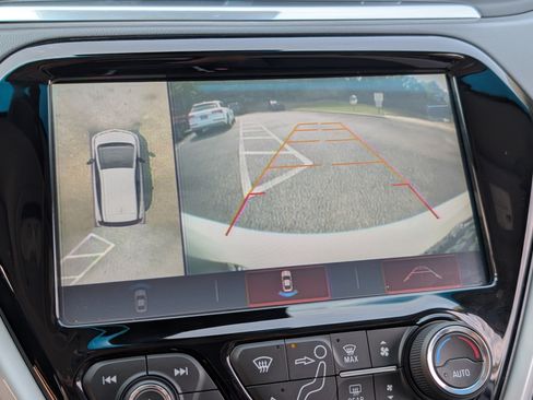 Used 2019 Chevrolet Bolt Premier w/ Infotainment Package FWD image 26