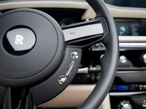 Used 2013 Rolls-Royce Phantom Drophead Coupe RWD image 45