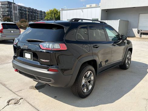 Used 2019 Jeep Cherokee Trailhawk w/ Comfort/Convenience Group AWD/4WD image 9