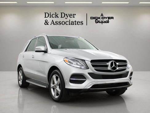 Used 2019 Mercedes-Benz GLE 400 4MATIC image 3