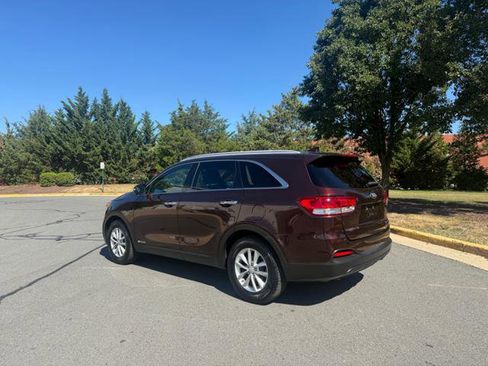 Used 2016 Kia Sorento LX image 3