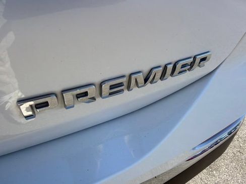 Used 2019 Chevrolet Equinox Premier FWD image 9