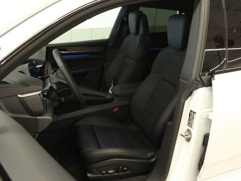 Used 2024 Porsche Macan 4 Electric image 5