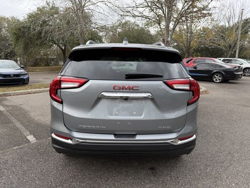 Used 2024 GMC Terrain SLT image 5