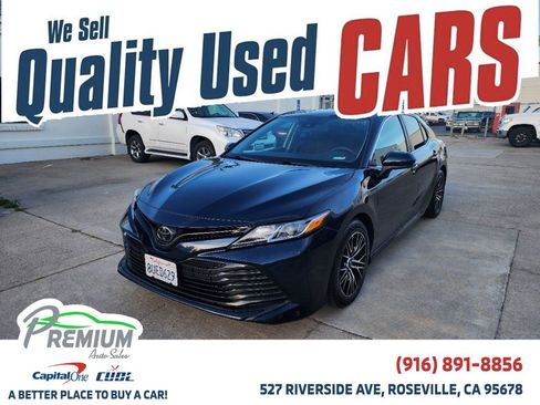Used 2020 Toyota Camry LE FWD image 1