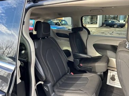 Used 2022 Chrysler Voyager LX FWD image 28