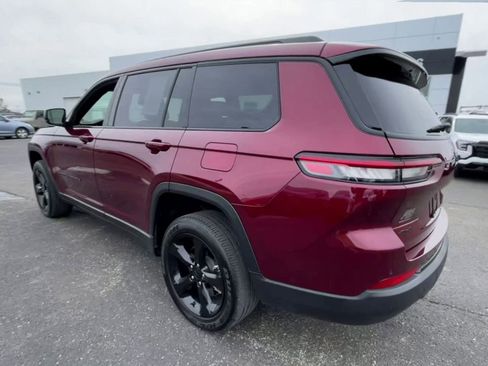 Used 2024 Jeep Grand Cherokee L Laredo image 2