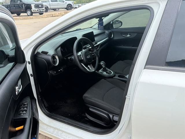 Used 2020 Kia Forte LXS FWD image 3