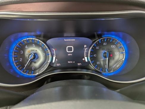 Used 2019 Chrysler Pacifica Limited image 4